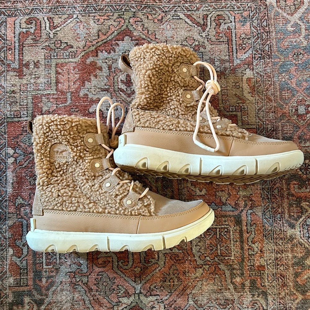 Sorel woman’s explorer Joan cozy boot - Picture 2 of 5